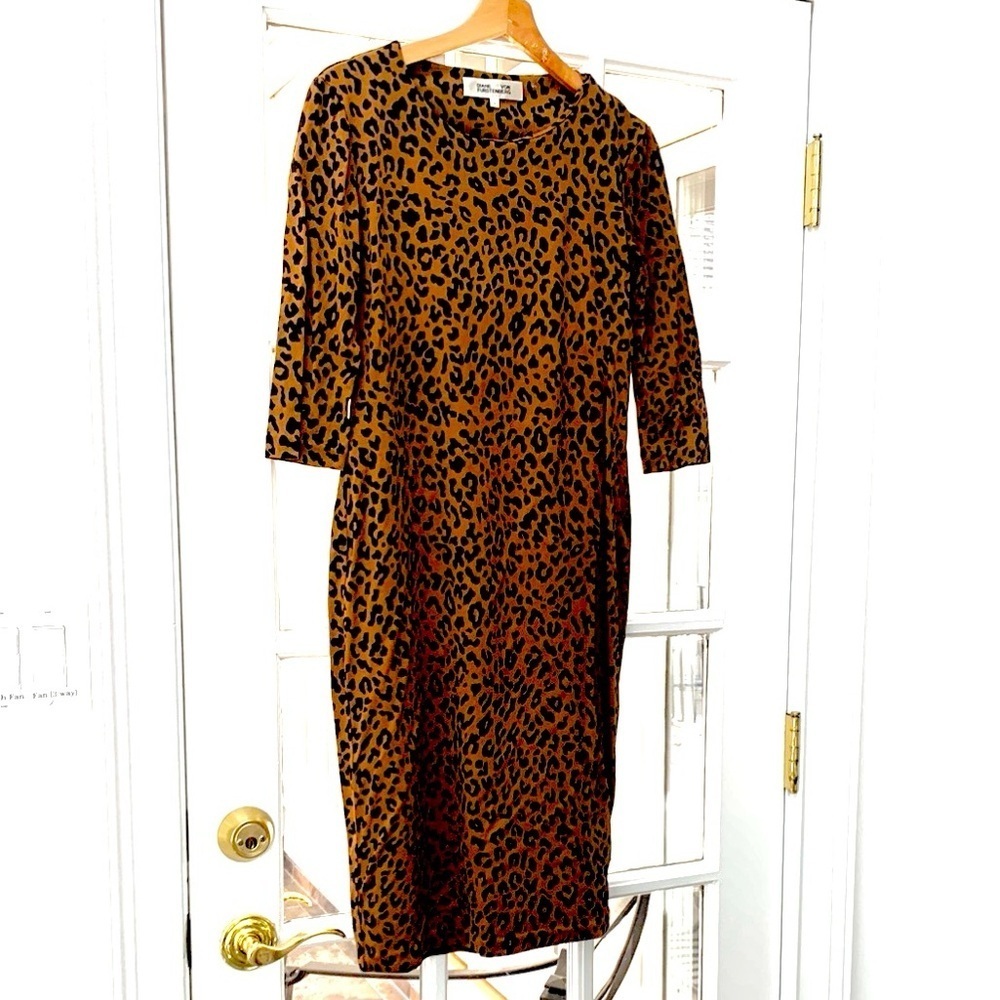 Diane Von Furstenberg 💯 Silk Animal Print T Shirt Dress Medium MIDI - Picture 7 of 8